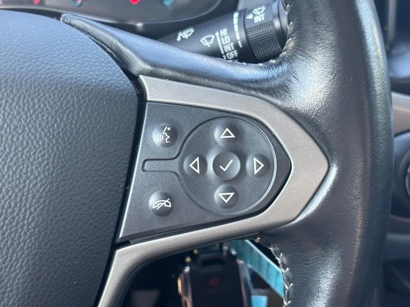Used 2022 Black Chevrolet Z71 image 18