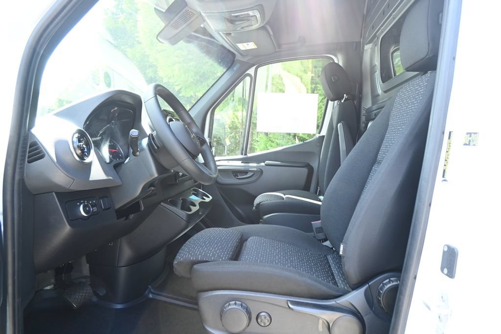 New 2026 Arctic White Mercedes-Benz Cargo 144 WB image 35