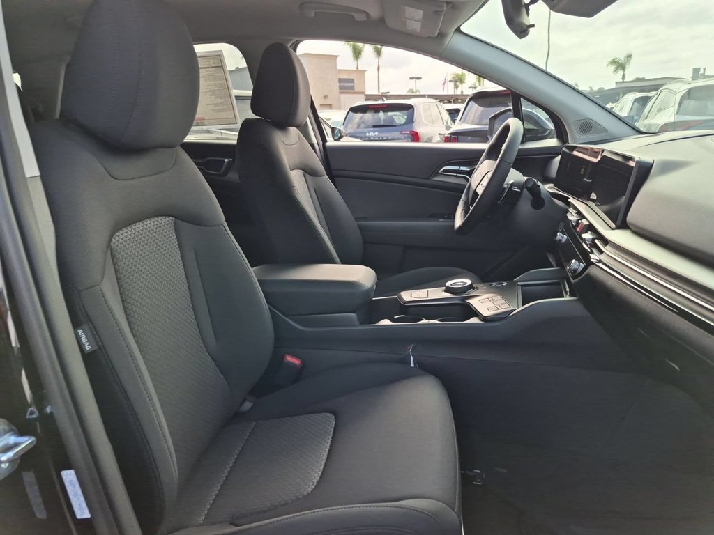 New 2027 Fusion Black Kia LX image 28