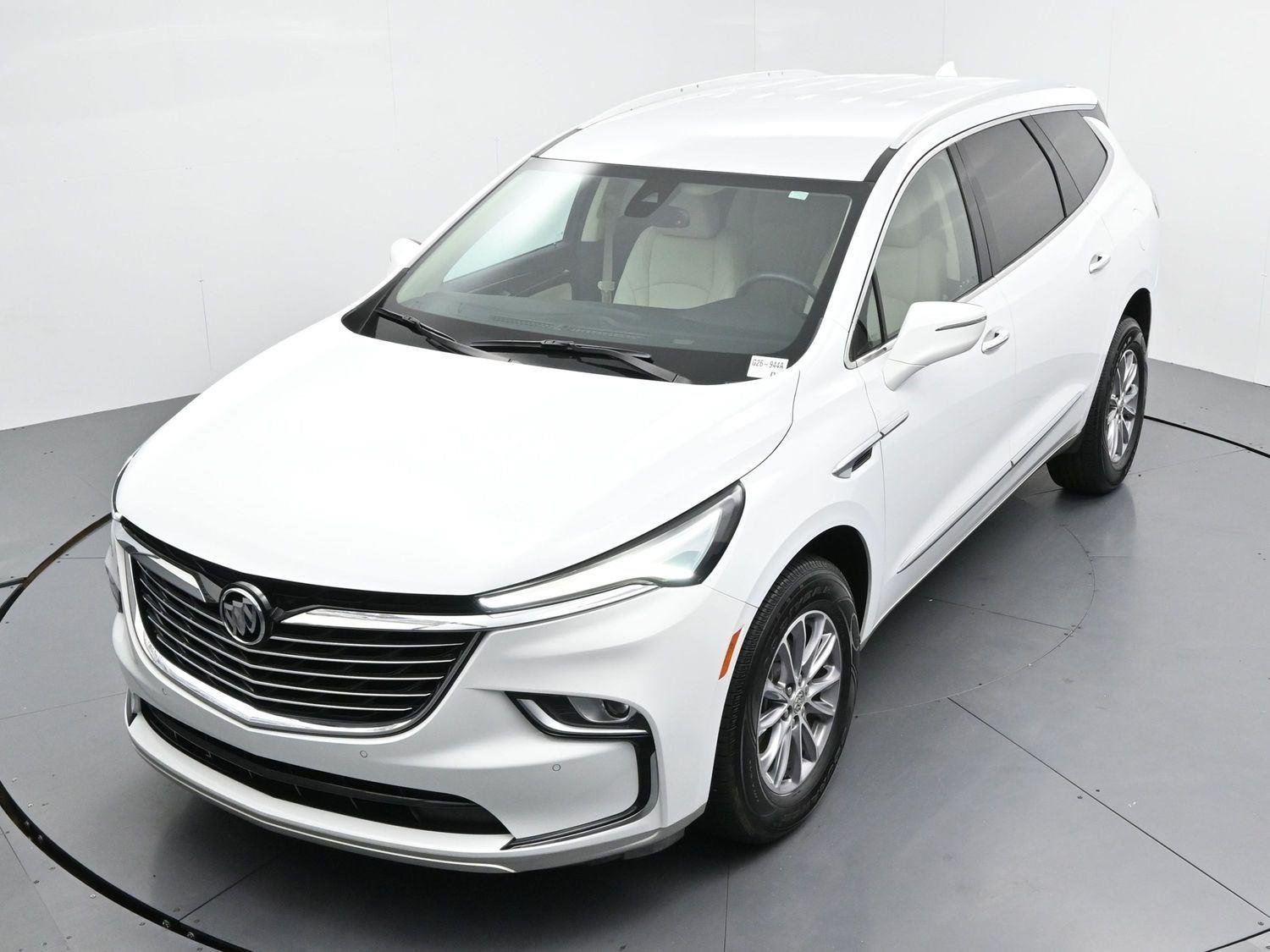 Used 2023 Summit White Buick Essence image 38