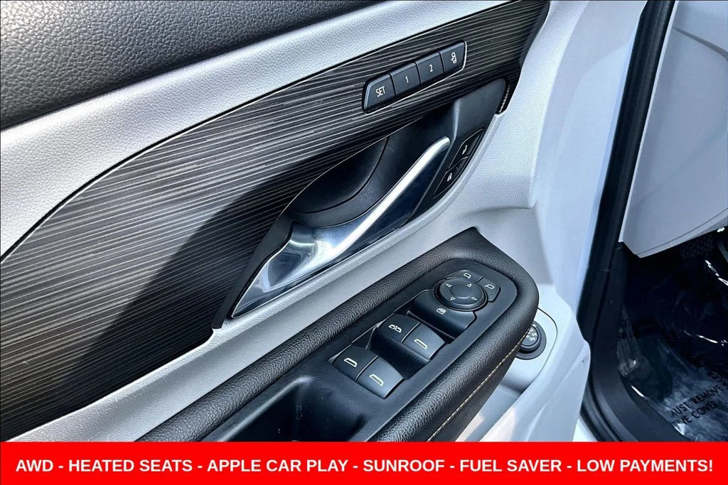 Used 2020 White GMC SLT image 25