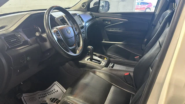 Used 2017 White Honda EX-L image 24