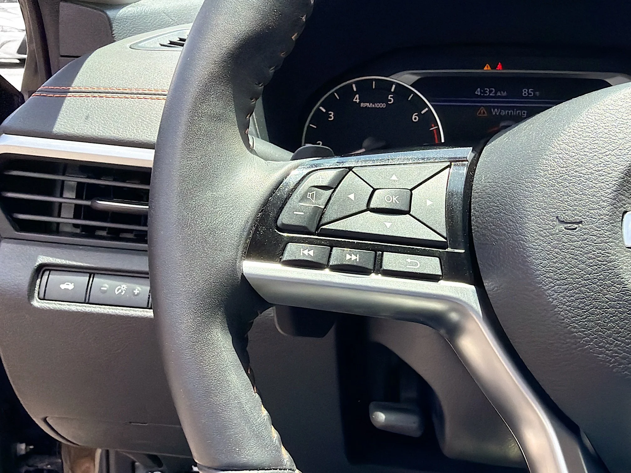 Used 2020 Super Black Nissan 2.5 SR image 35