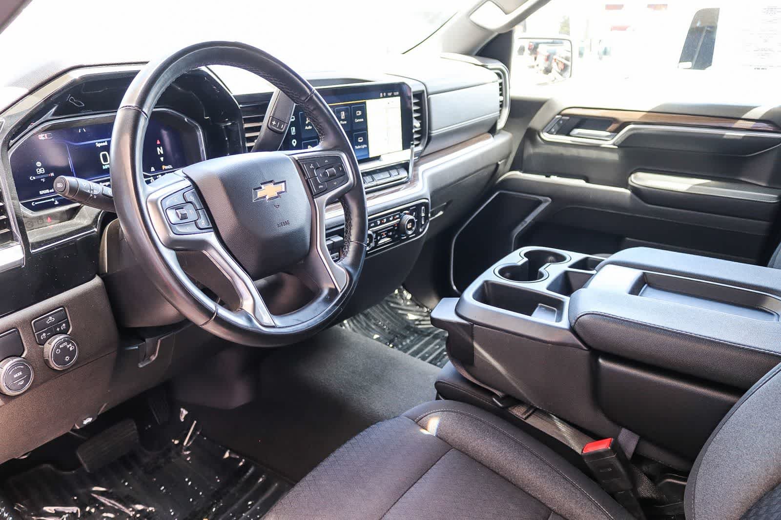 Used 2025 Summit White Chevrolet LT image 16