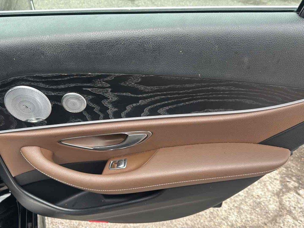 Used 2018 Black Mercedes-Benz 4MATIC® image 18