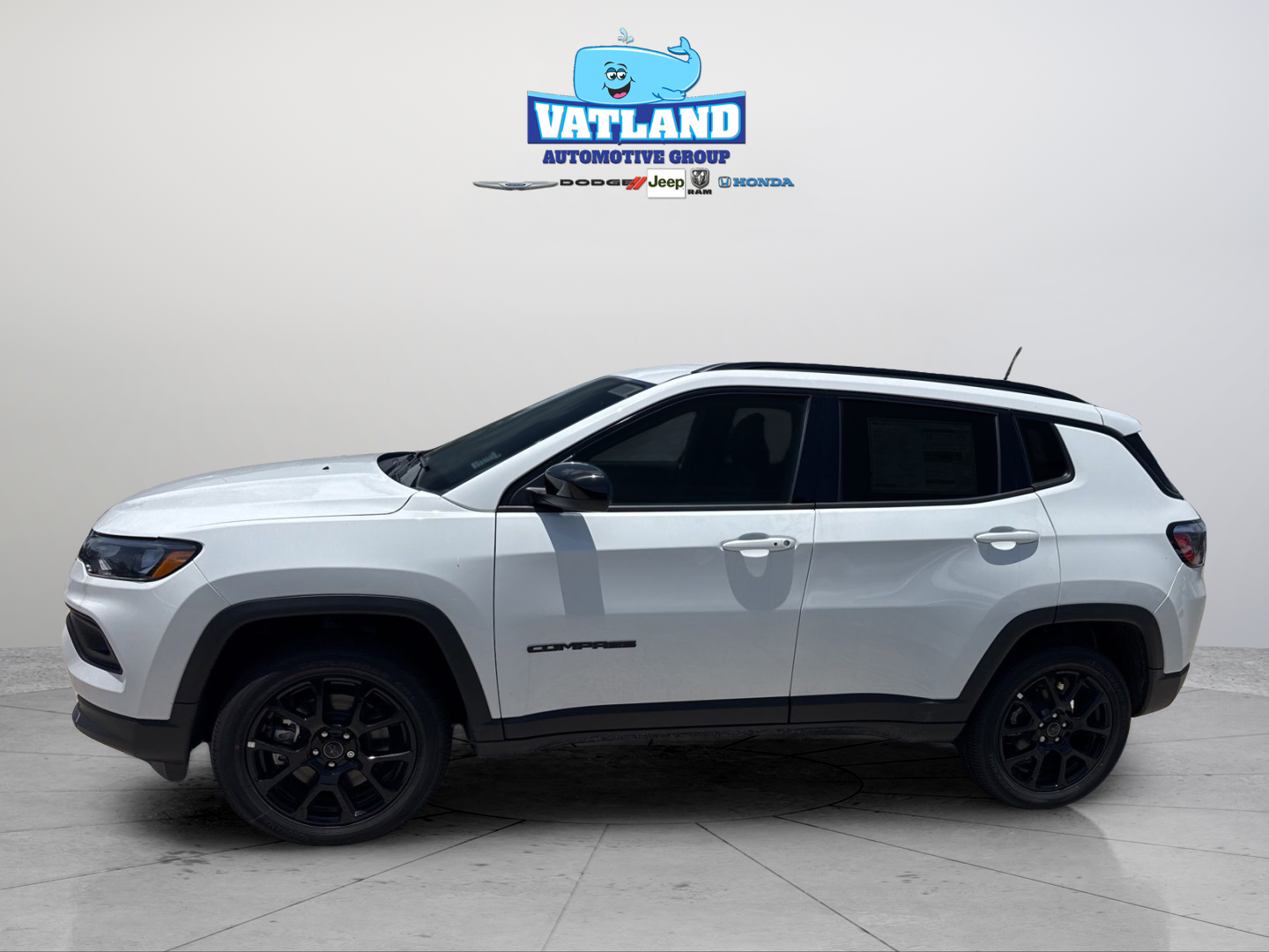 New 2026 Bright White Clearcoat Jeep Latitude image 5