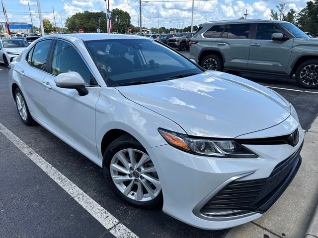 Used 2022  Toyota LE image 2