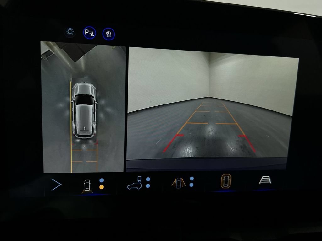 2027 Chevrolet Equinox LT - Photo 23