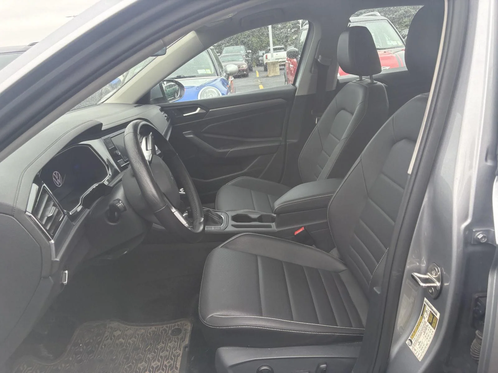 Used 2024 Platinum Gray Metallic Volkswagen SE image 9
