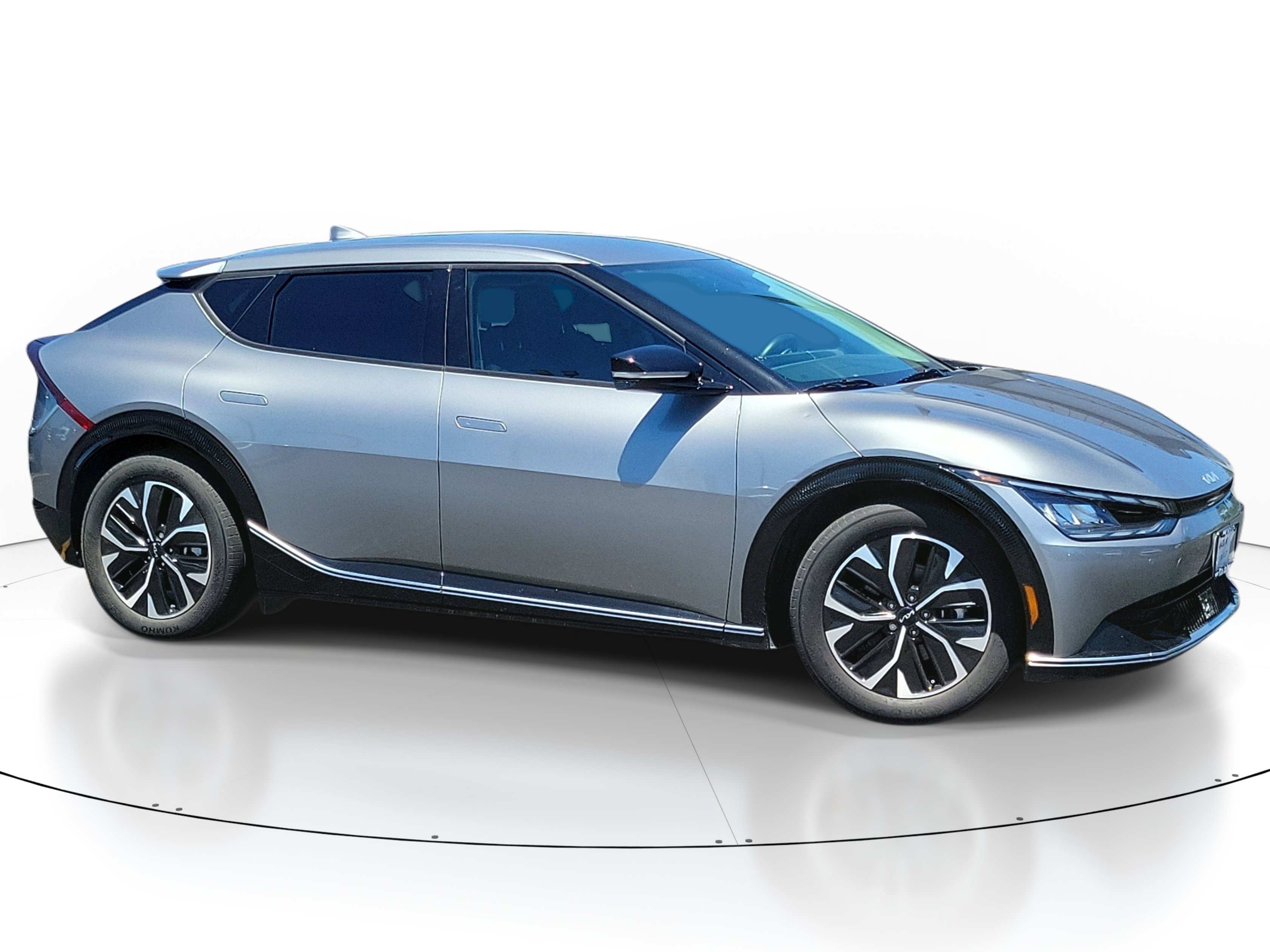 Used 2023 Steel Gray Kia Wind image 1
