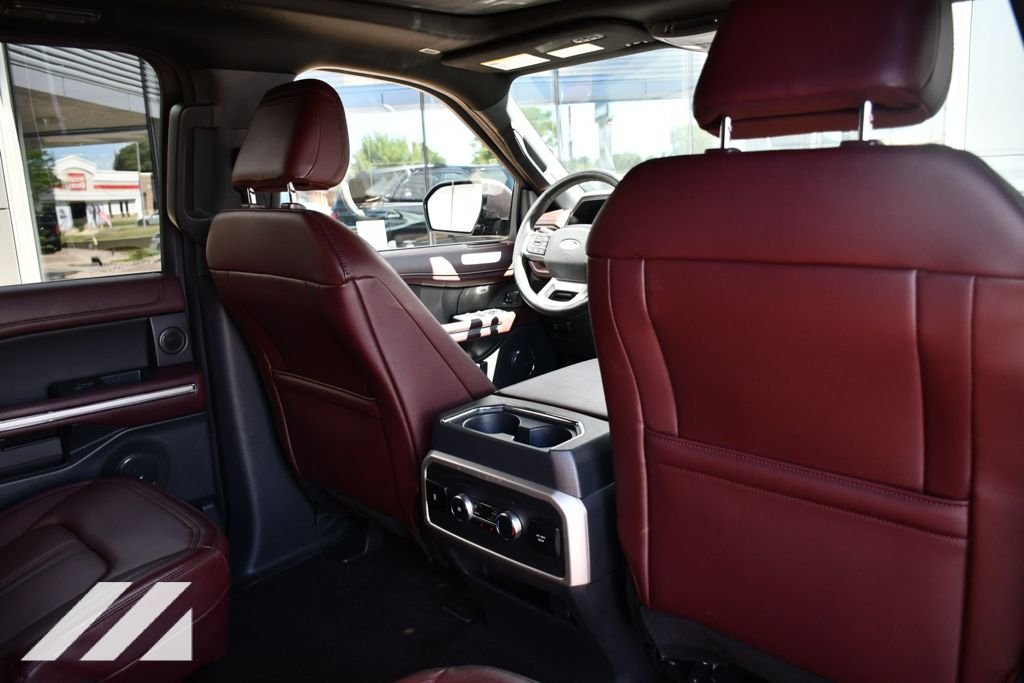 Used 2023  Ford Limited image 28