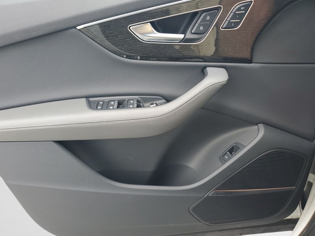 Used 2025  Audi 55 Premium Plus image 23