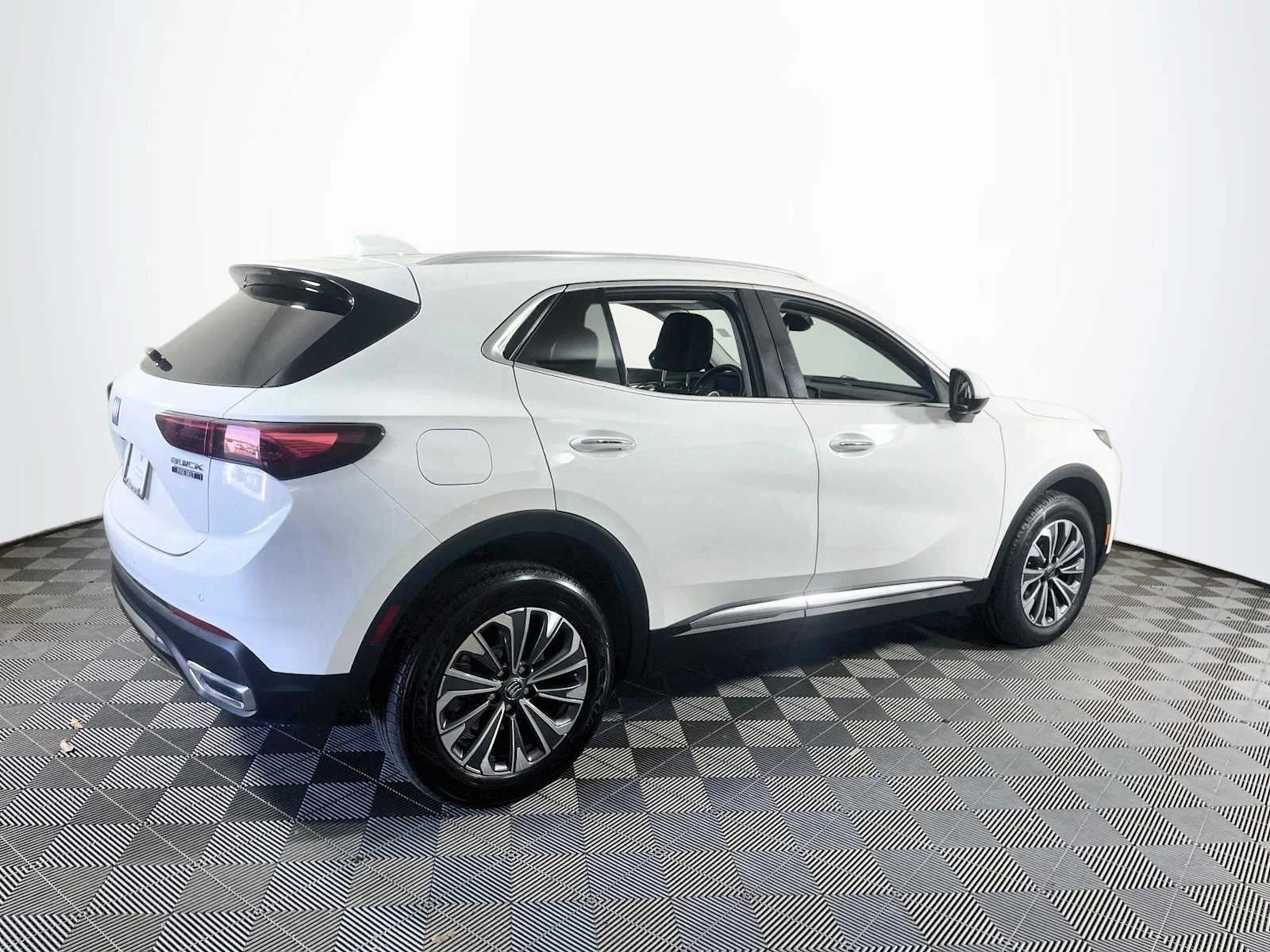 Used 2024 Summit White Buick Preferred image 4