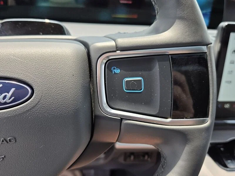 Used 2025 Space Silver Ford Active image 27