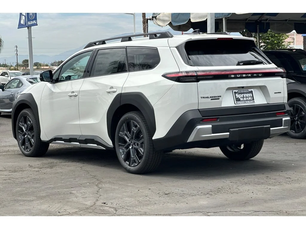 New 2026 CRYSTAL WHITE PEARL Subaru Limited image 5