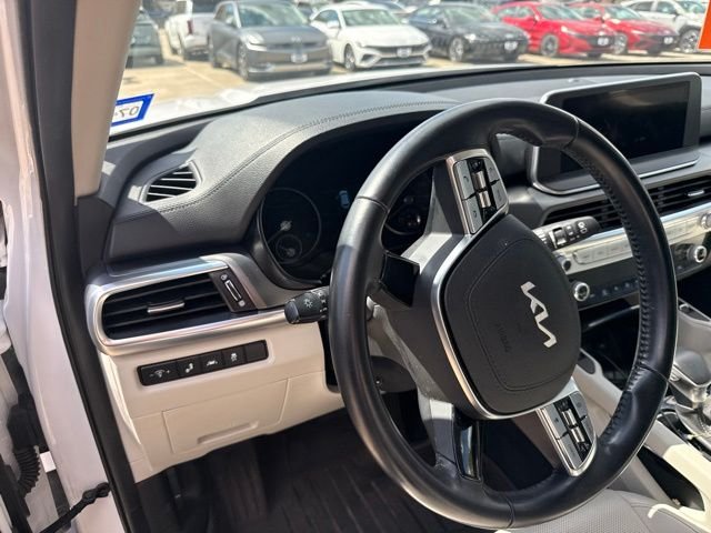 Used 2022 Glacial White Pearl Kia S image 14