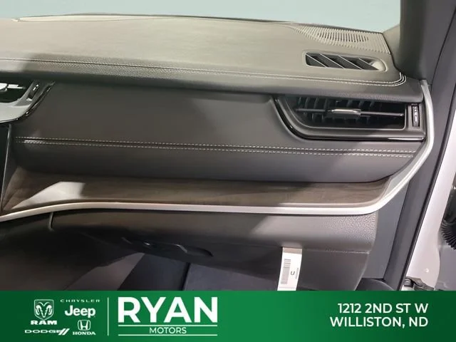 New 2026 White/off-white Jeep Laredo image 53