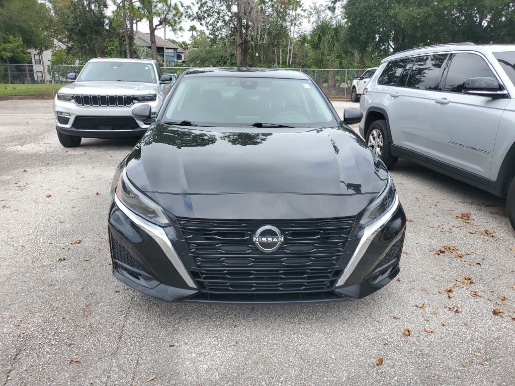 Used 2025 Black Nissan 2.5 SV image 2