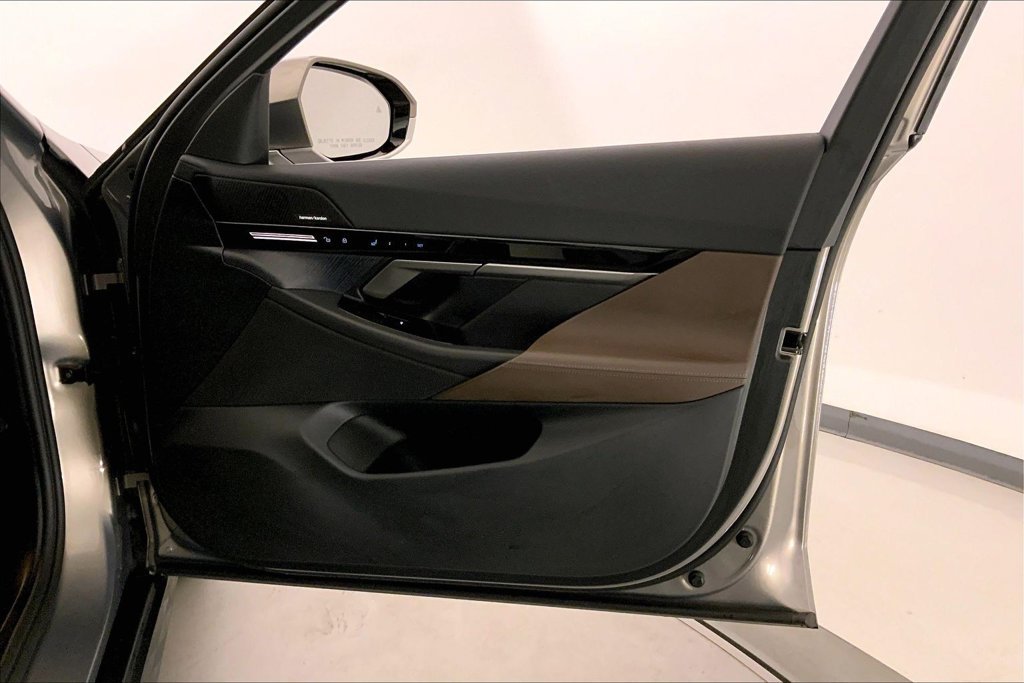 2026 BMW 5 Series 530i - Photo 25