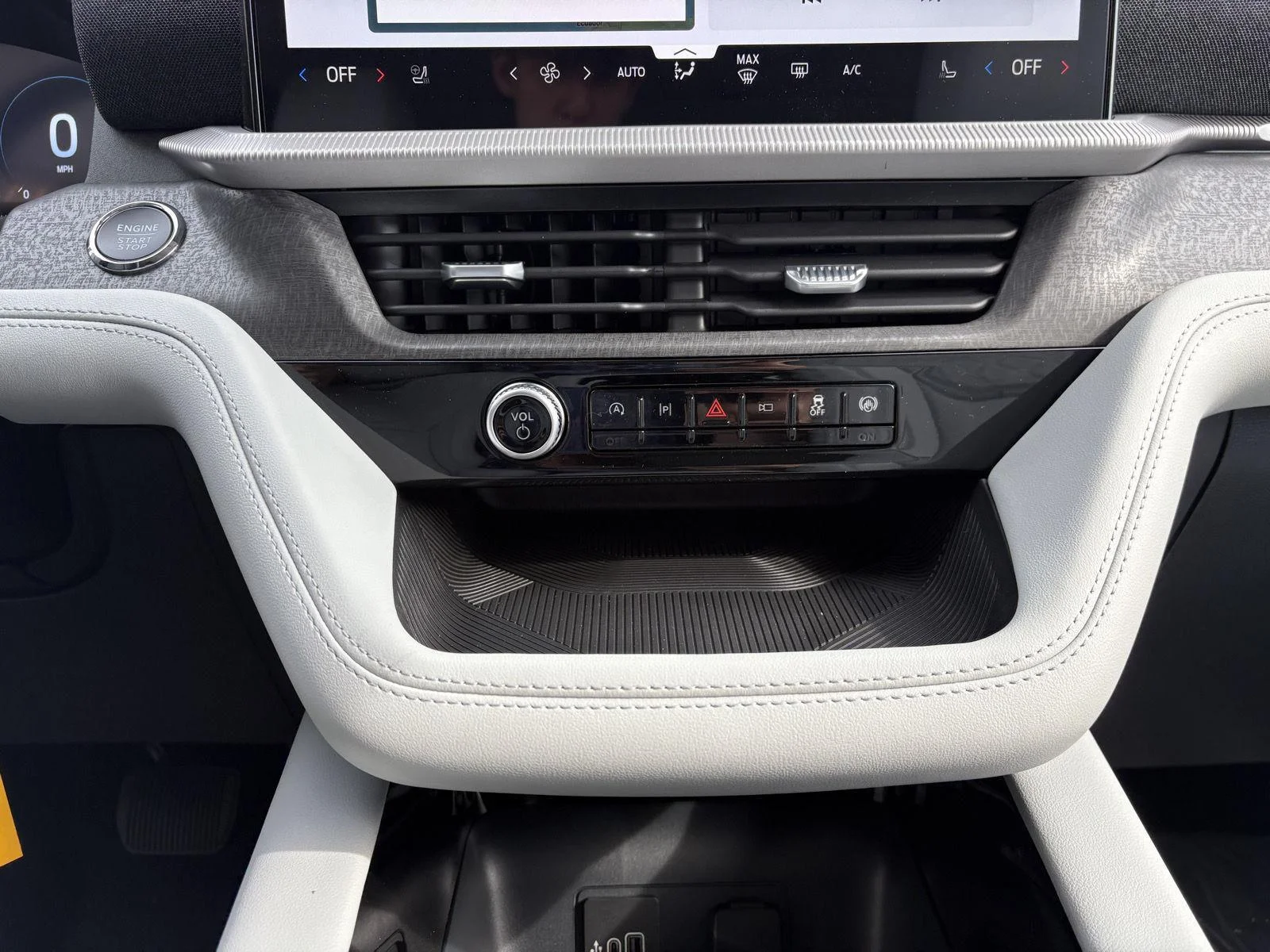 New 2026 Star White Metallic Tri-Coat Ford Platinum™ image 15