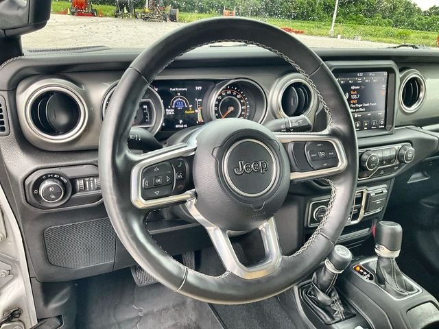 Used 2022 Silver Zynith Clearcoat Jeep Overland image 22