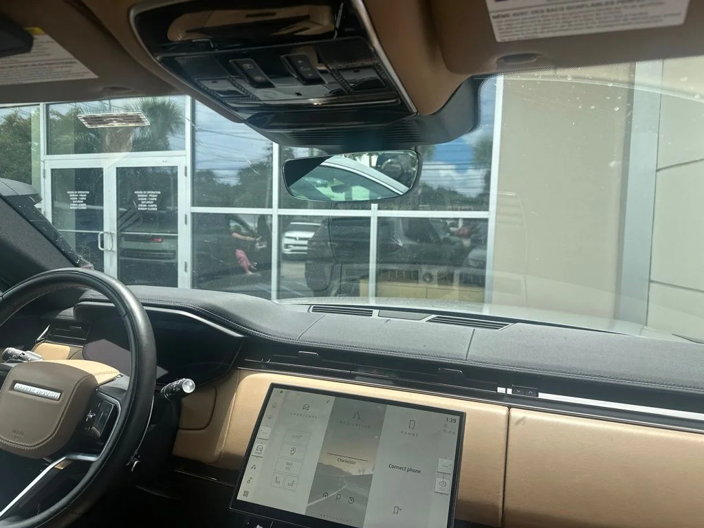 Used 2024  Land Rover SE image 6