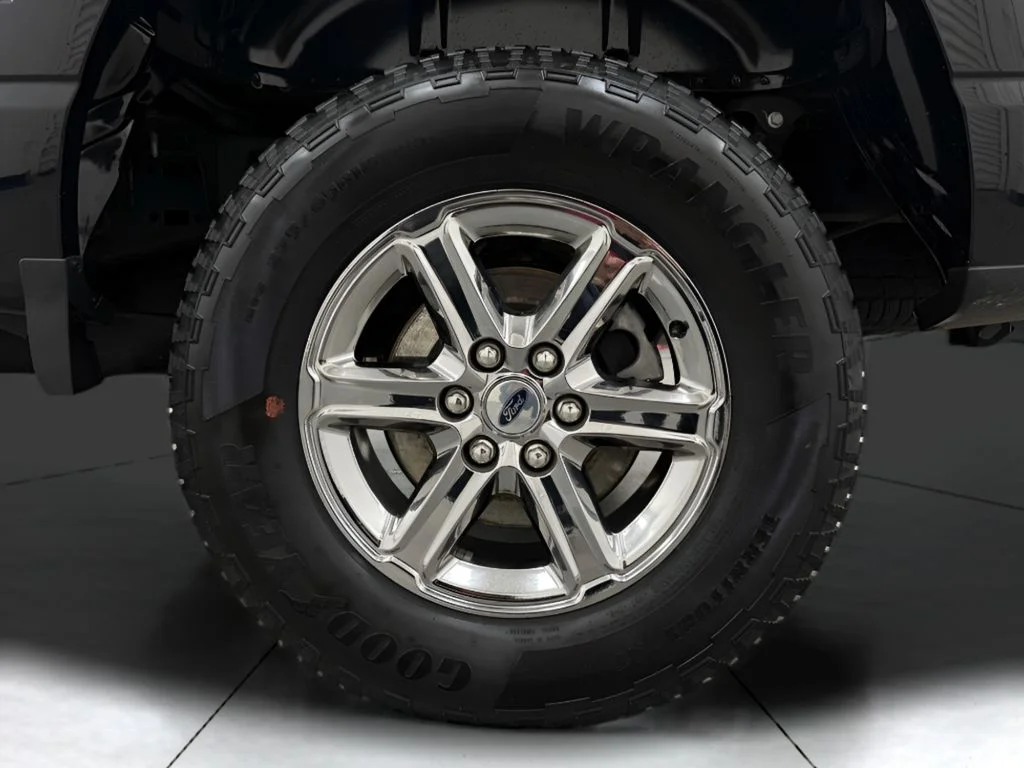 Used 2025 Black Ford XLT image 24