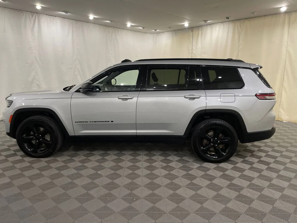 Used 2021 Silver Zynith Jeep Altitude image 10