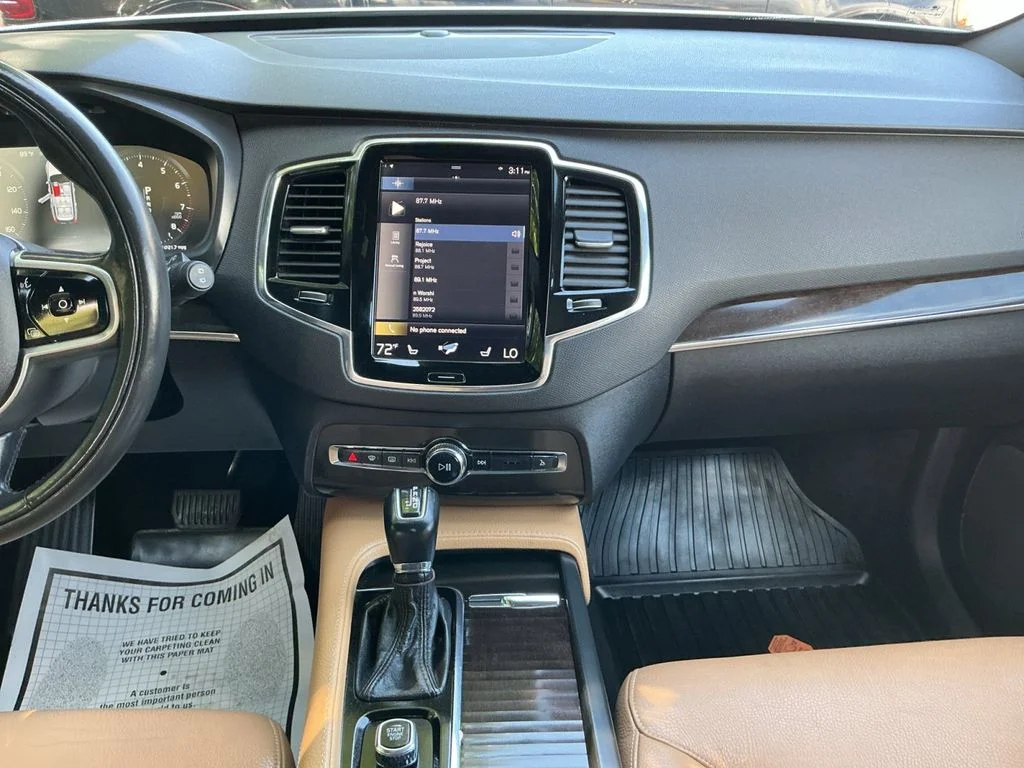 Used 2018 White Volvo T6 Momentum image 18