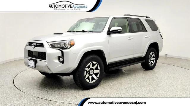 2023 Toyota 4Runner TRD Off Road Premium 4WD w/ Running Boards