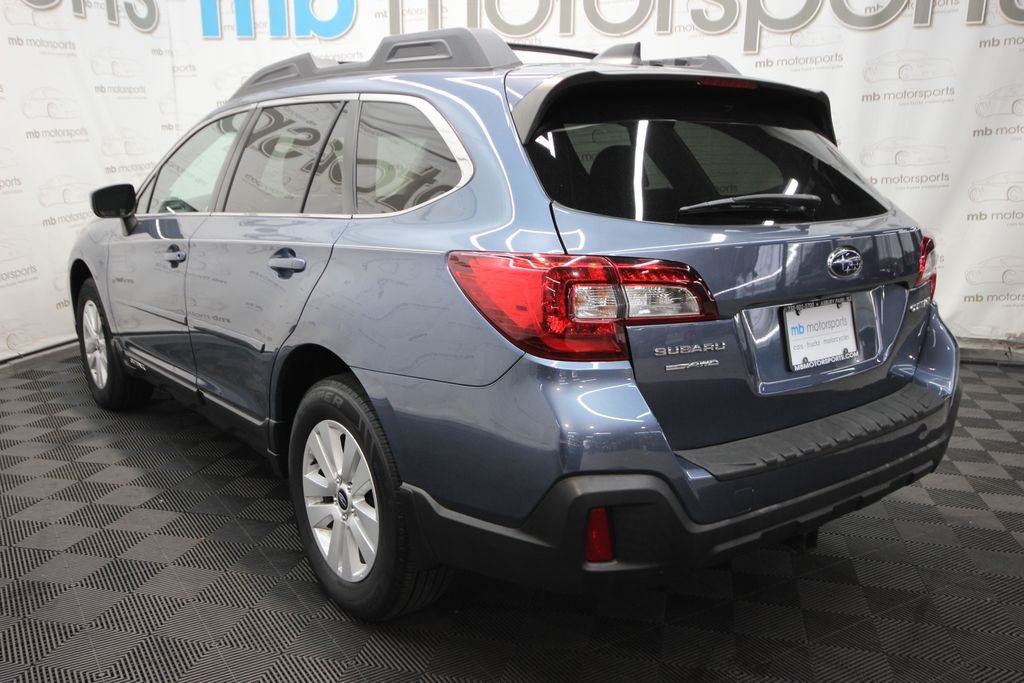 Used 2018 Blue Subaru 2.5i Premium image 4