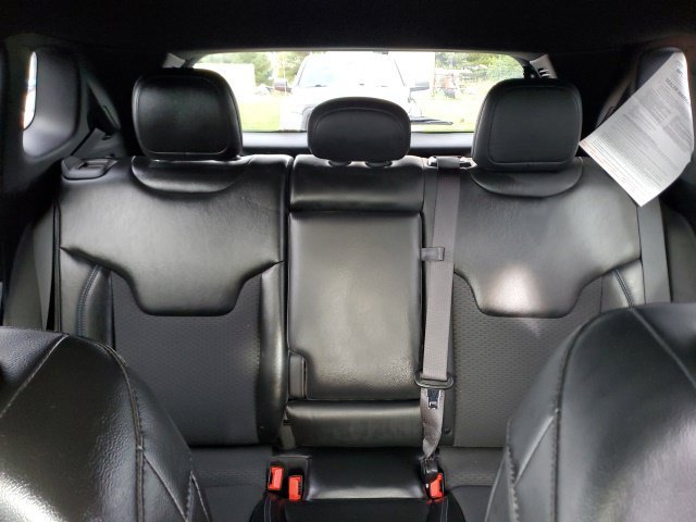 Used 2023 White Jeep Latitude image 13