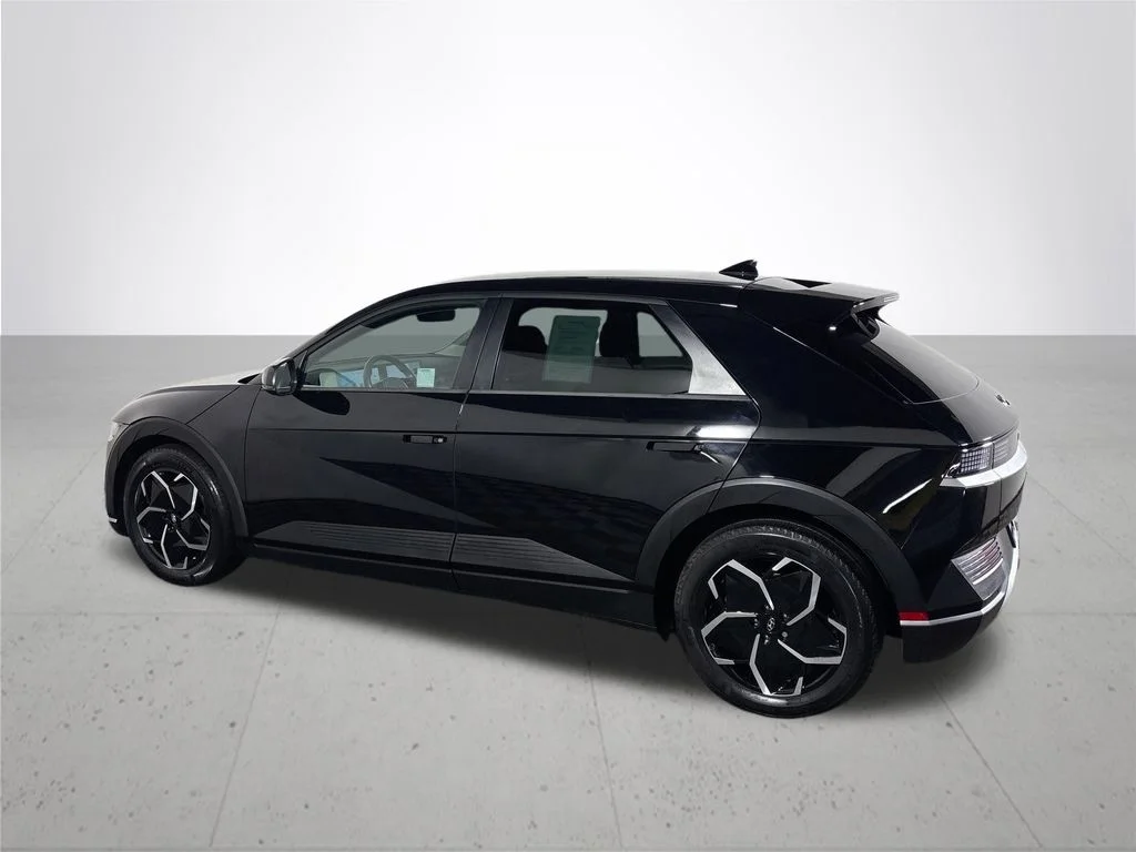 Used 2024 Black Hyundai SEL image 8