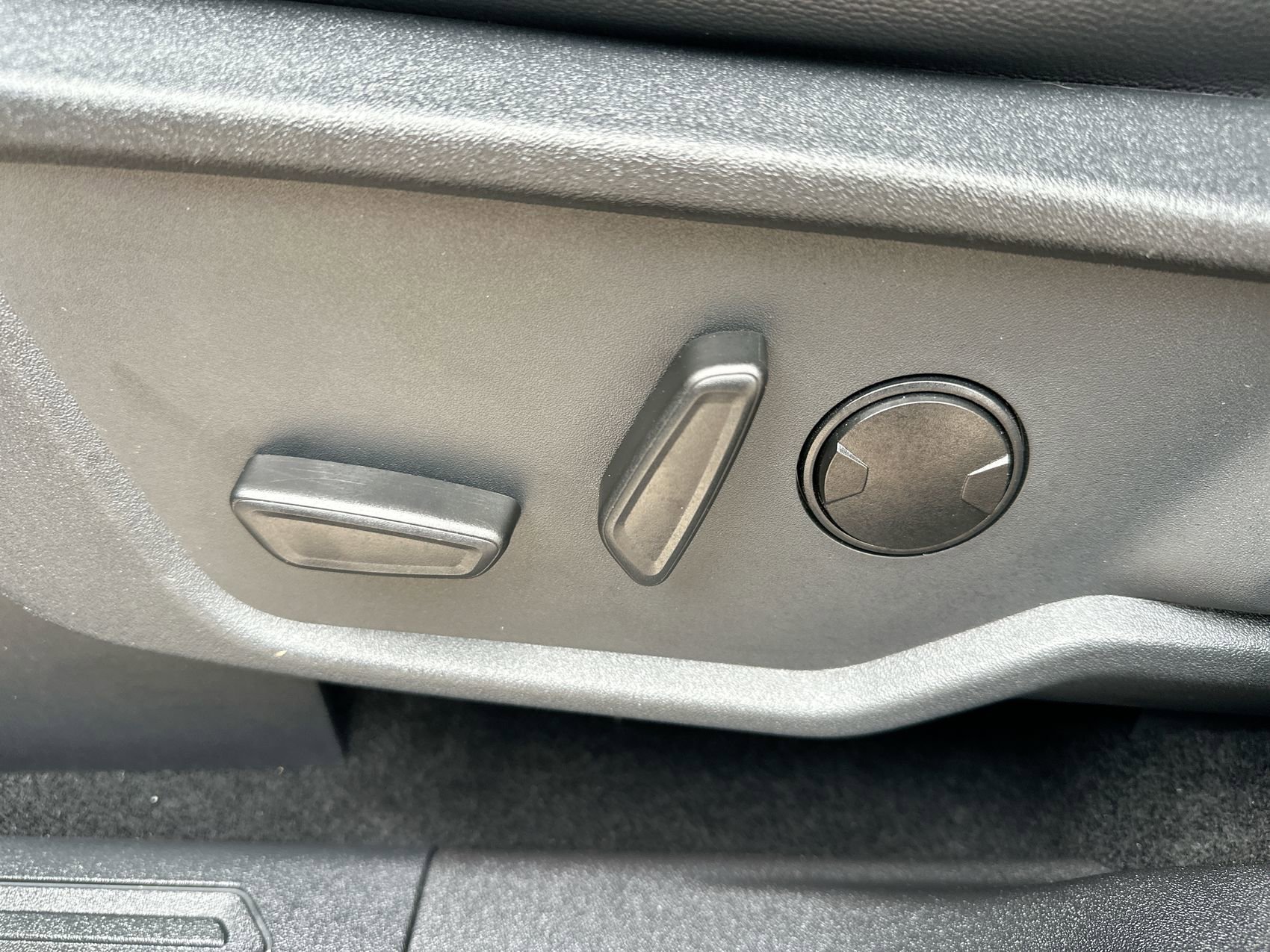 Used 2024 Azure Gray Metallic Ford Wildtrak image 12