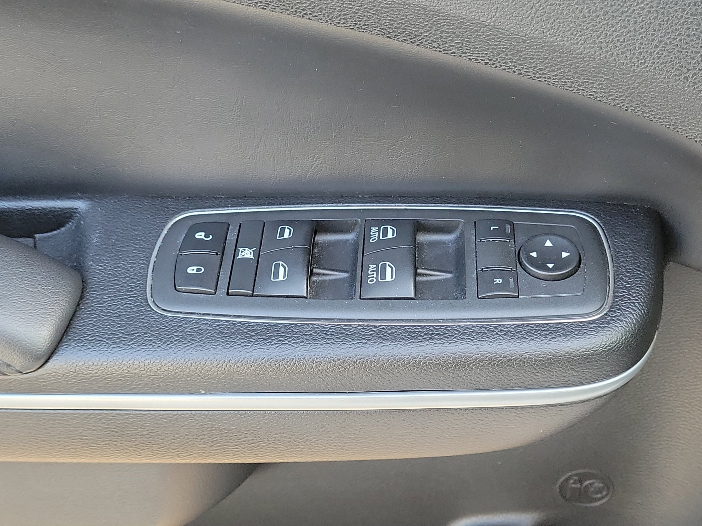Used 2022 Bright White Clearcoat Chrysler Touring image 22