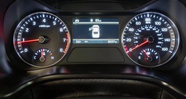 Used 2024 Red Kia LXS image 21