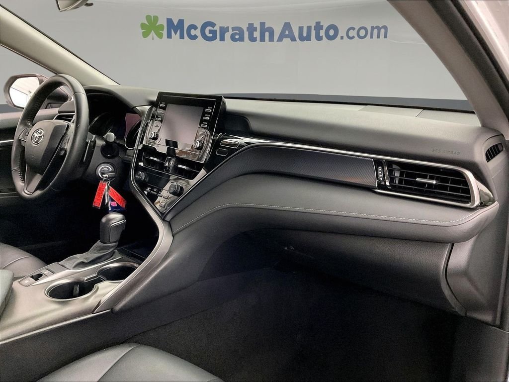 Used 2021 White Toyota SE Nightshade image 21