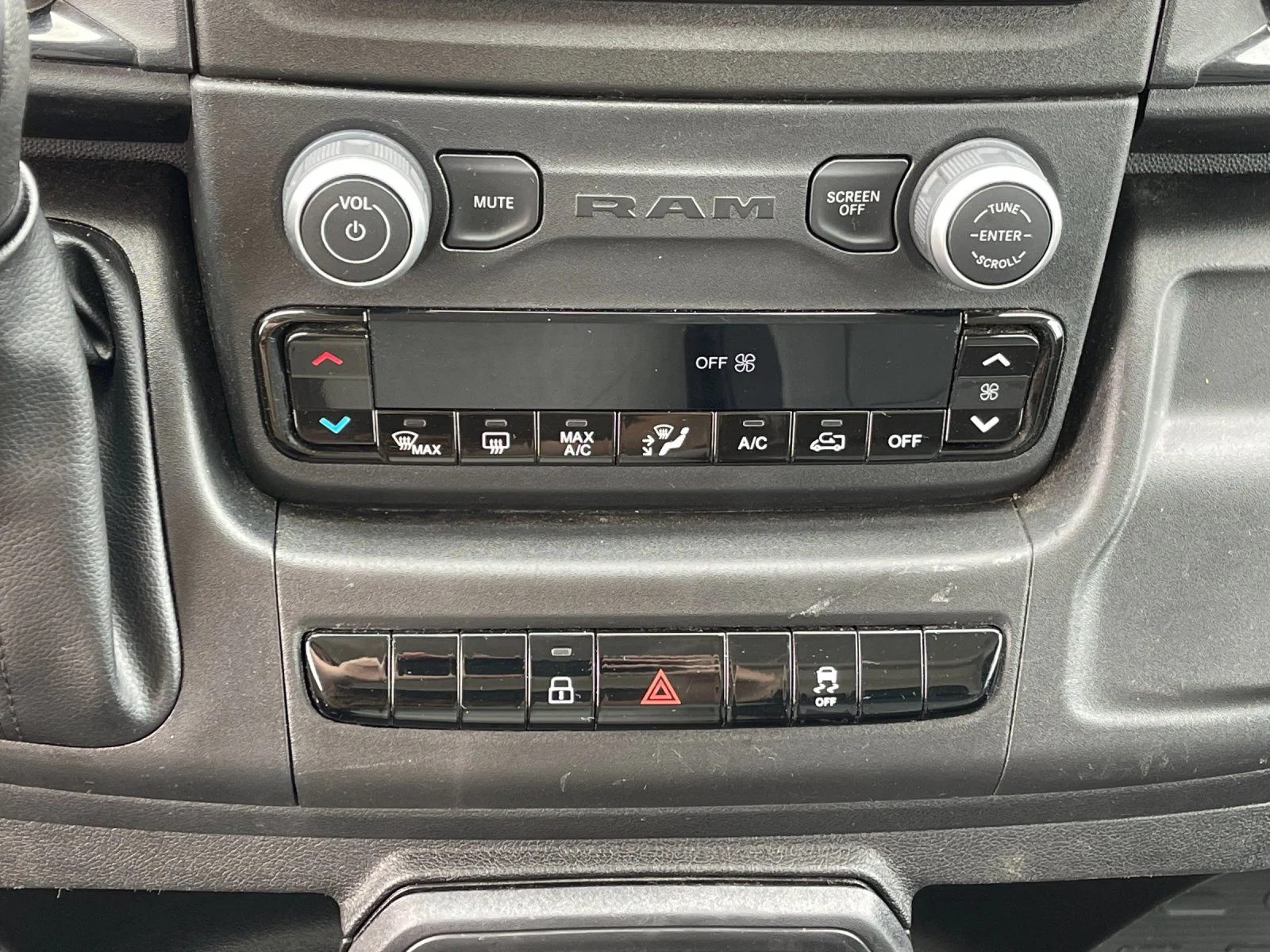 Used 2025 White Ram Base image 23