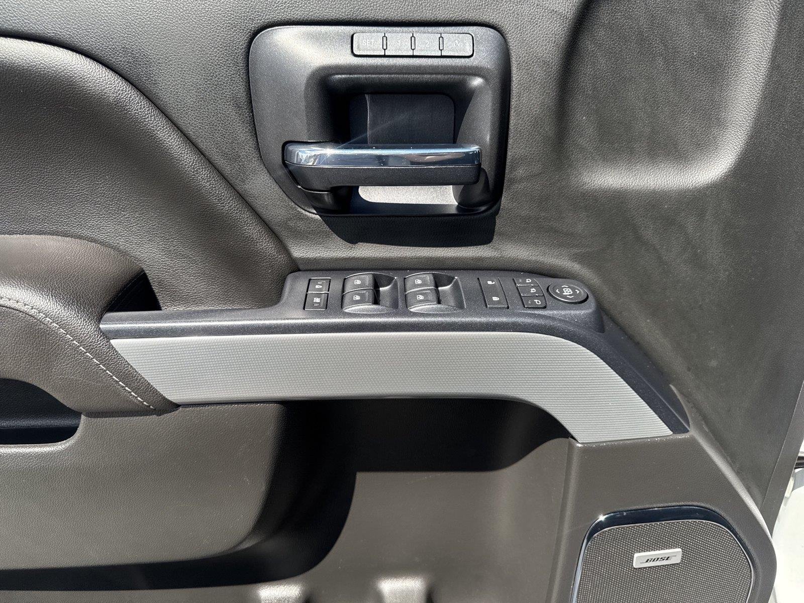 Used 2018 IRIDESCENT PEARL TRICOAT Chevrolet LTZ image 16