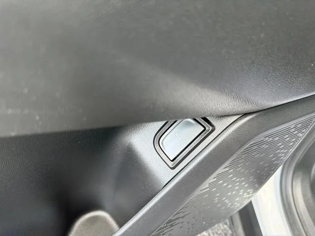Used 2025 Summit White Chevrolet LT image 26
