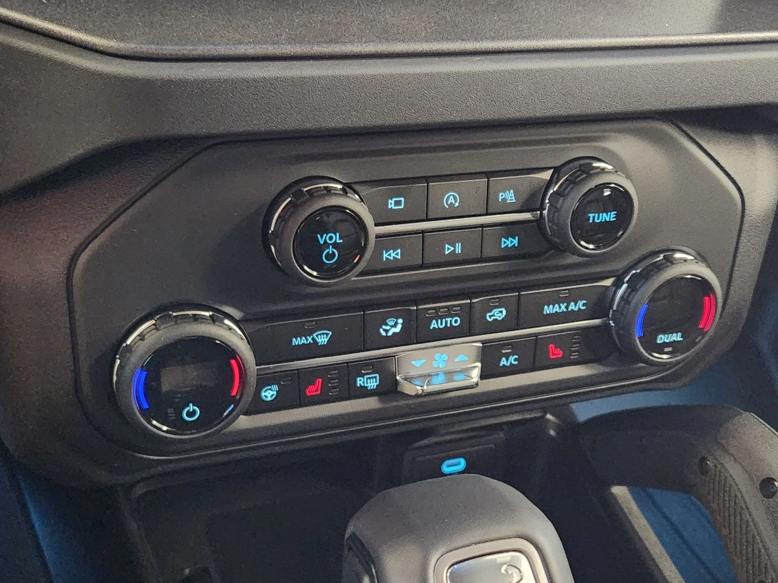 New 2025 Shadow Black Ford Badlands® image 12