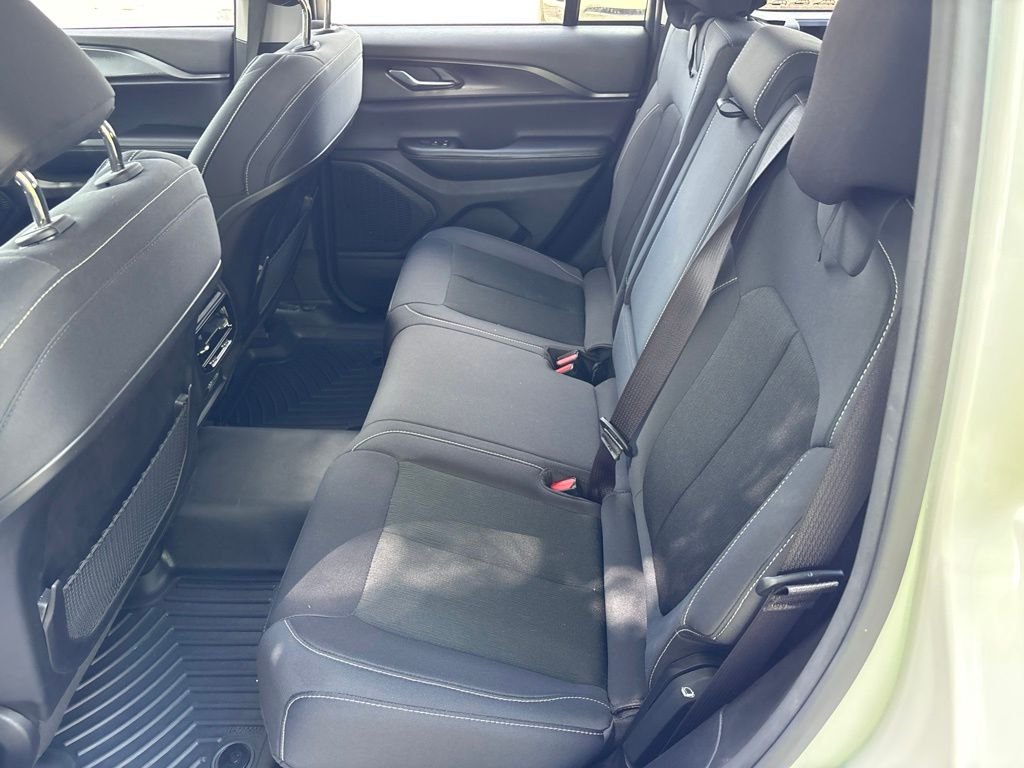 Used 2023 White Jeep Laredo image 10