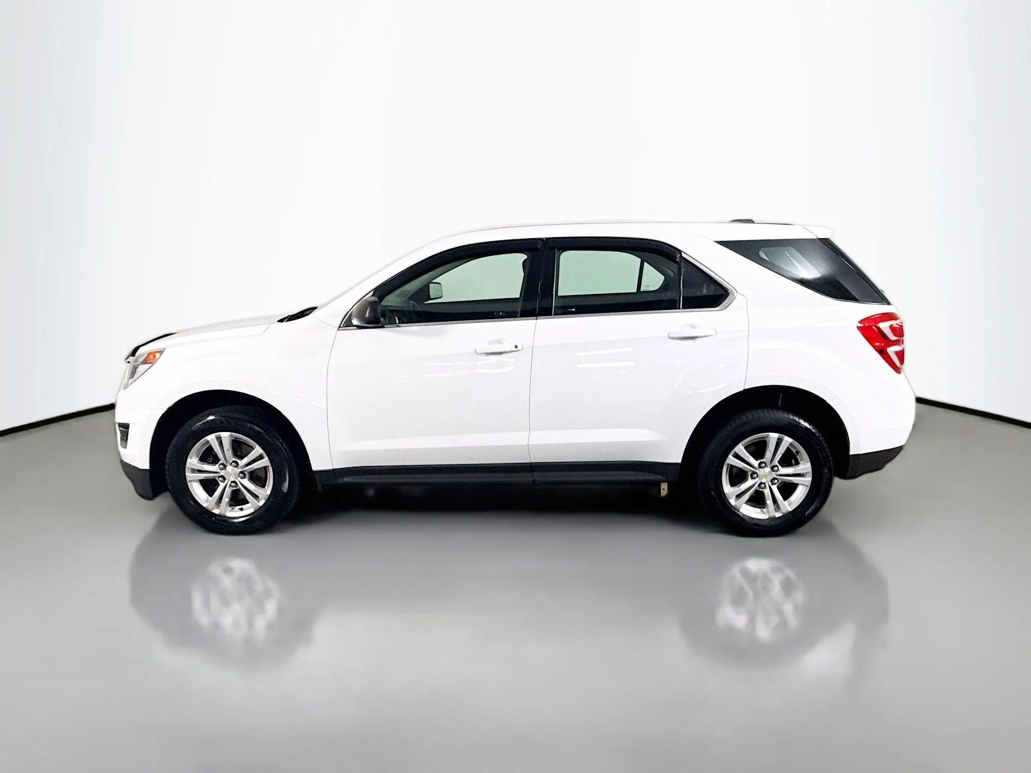 Used 2017 Summit White Chevrolet LS image 4