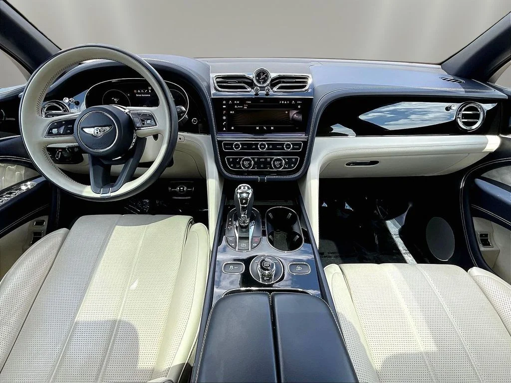 Used 2021  Bentley V8 image 7