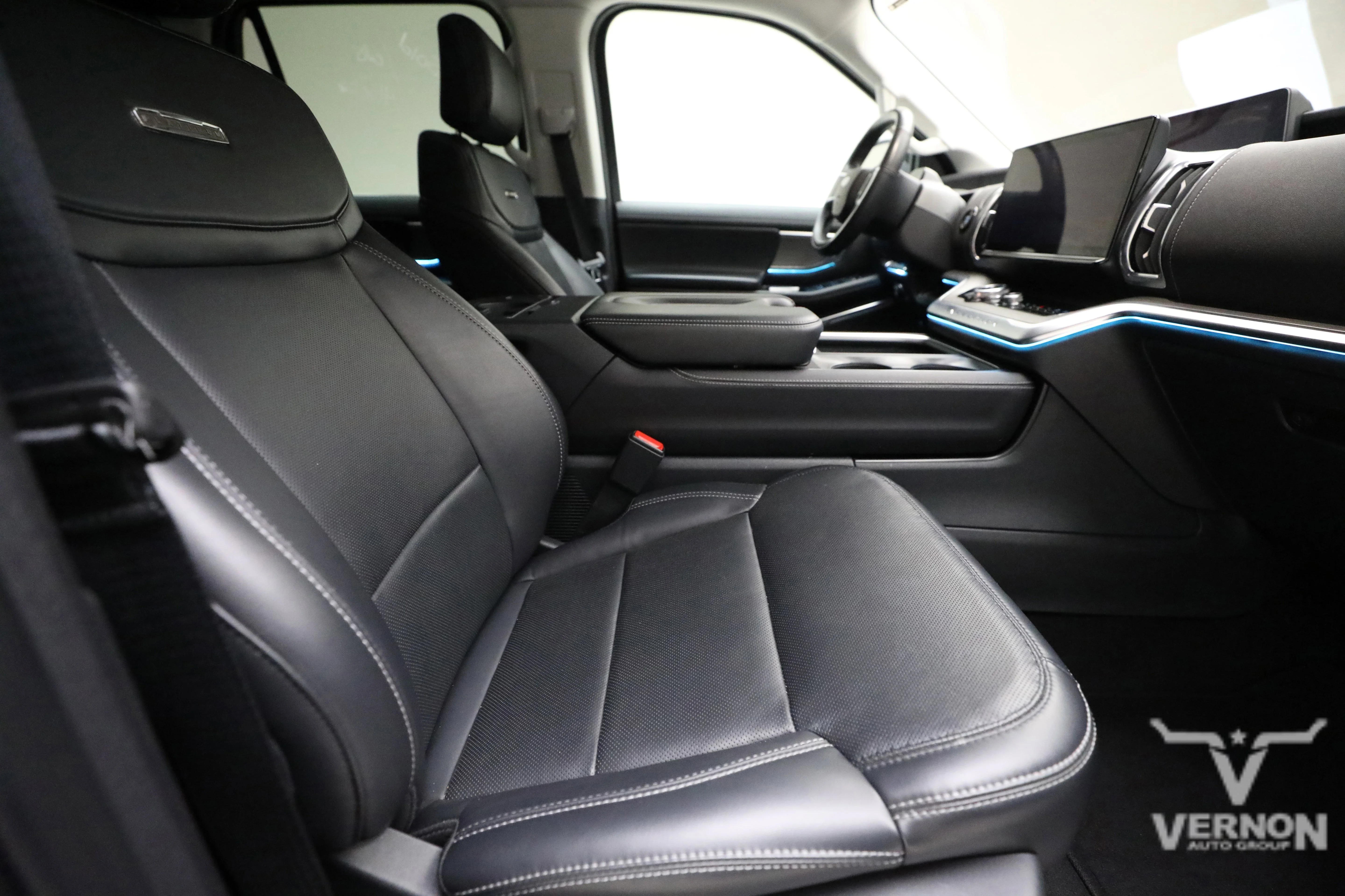 Pre-Owned 2025 Ford Expedition Platinum 4x4