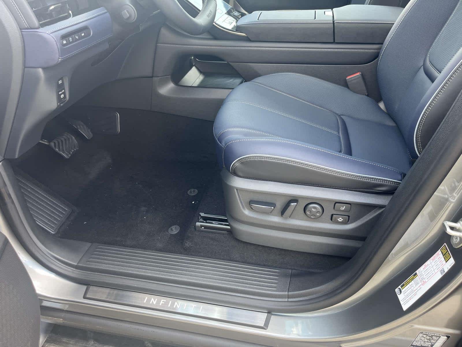 New 2027 Dynamic Metal/Black Obsidian INFINITI SPORT image 15