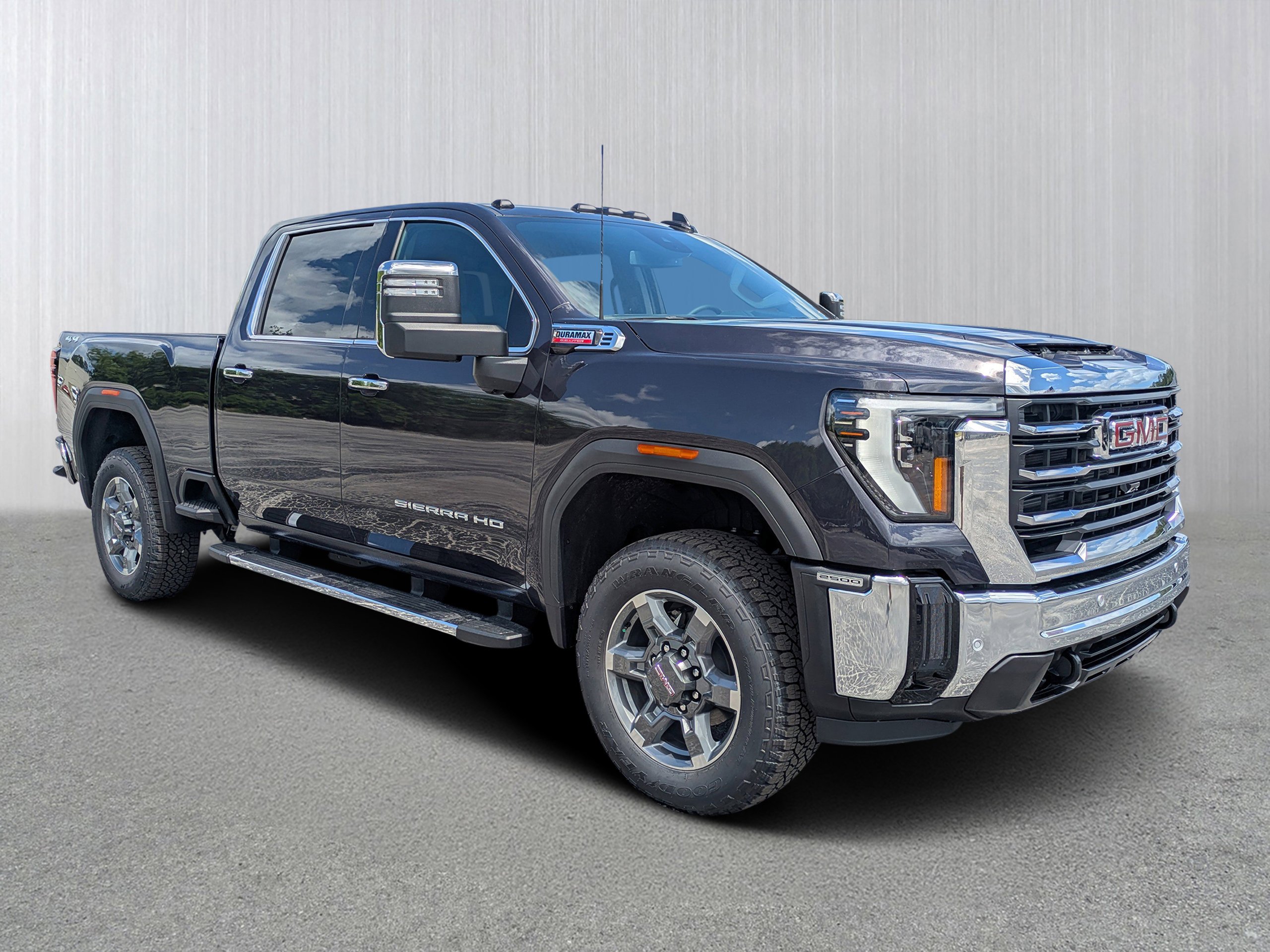 2026 GMC Sierra 4WD Crew Cab Standard Box SLT's photo