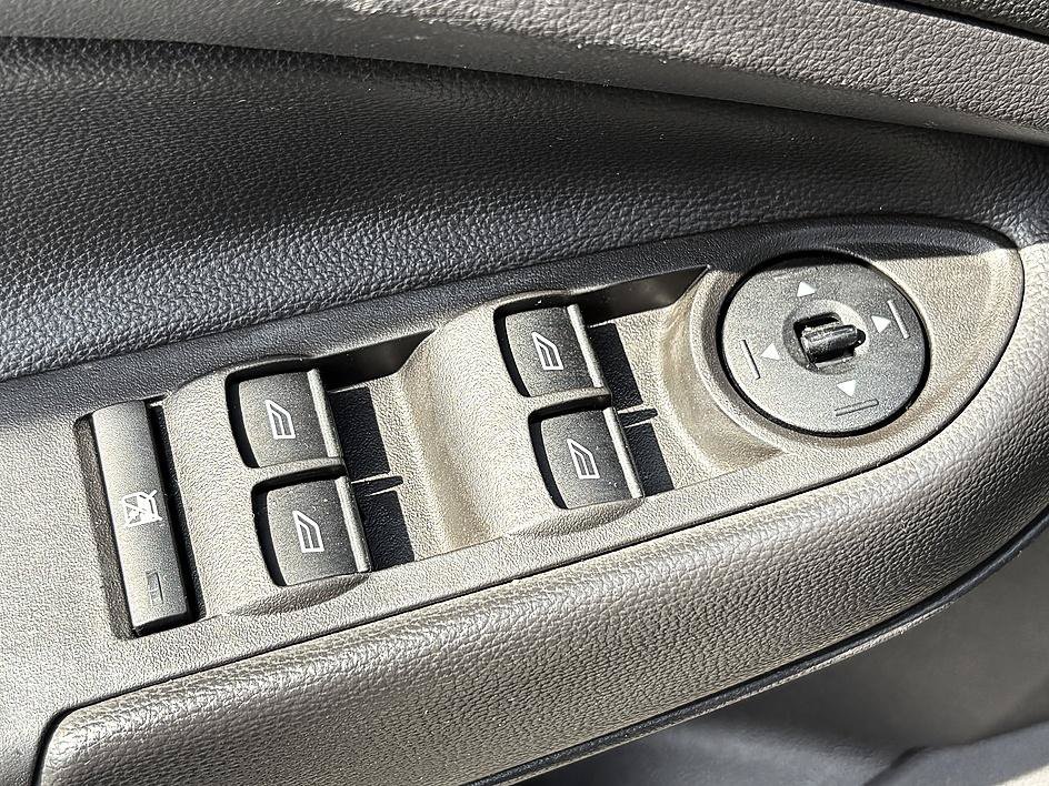 Used 2018 Magnetic Ford SE image 17