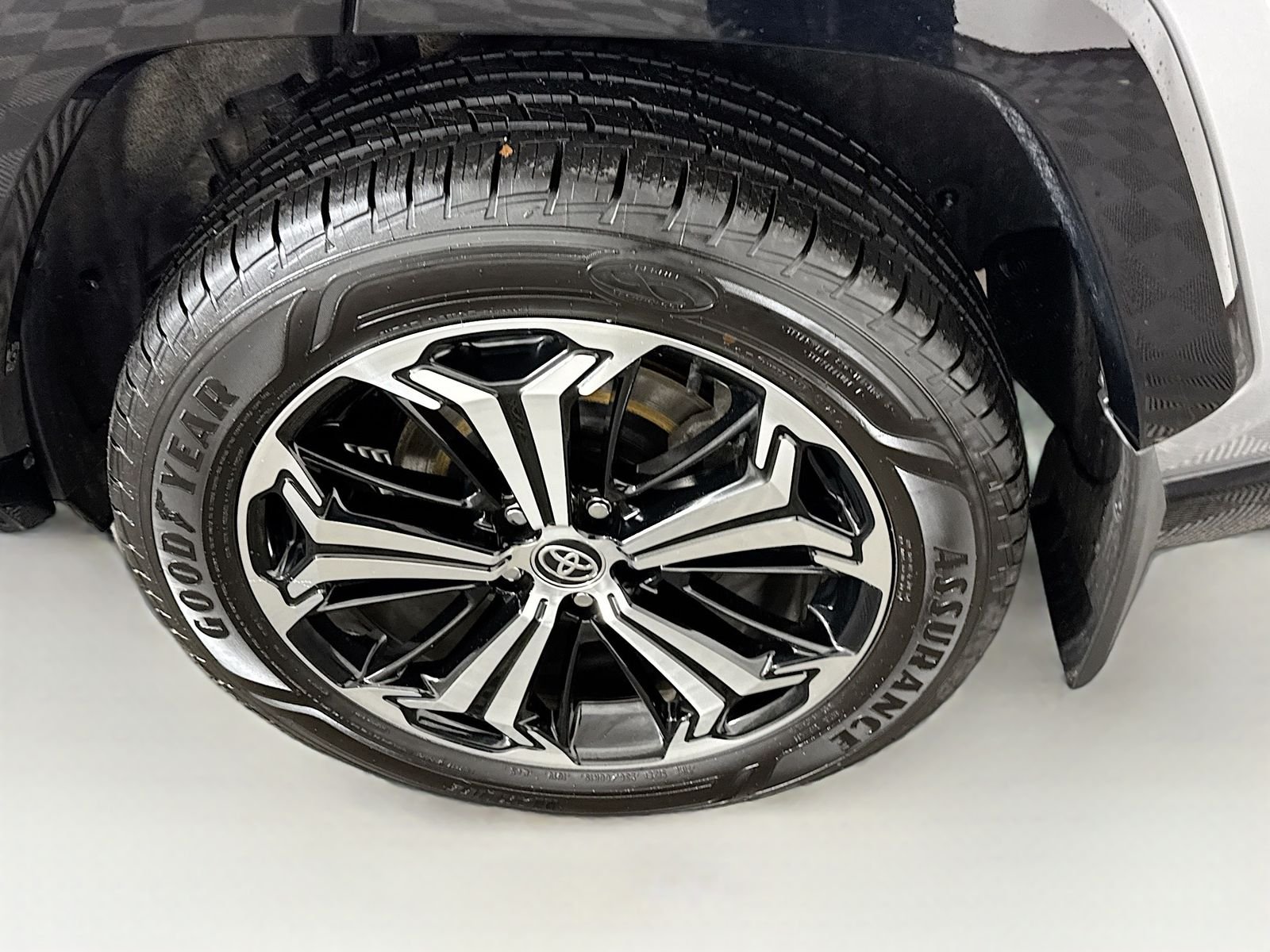 2024 Toyota RAV4 XSE - Photo 25