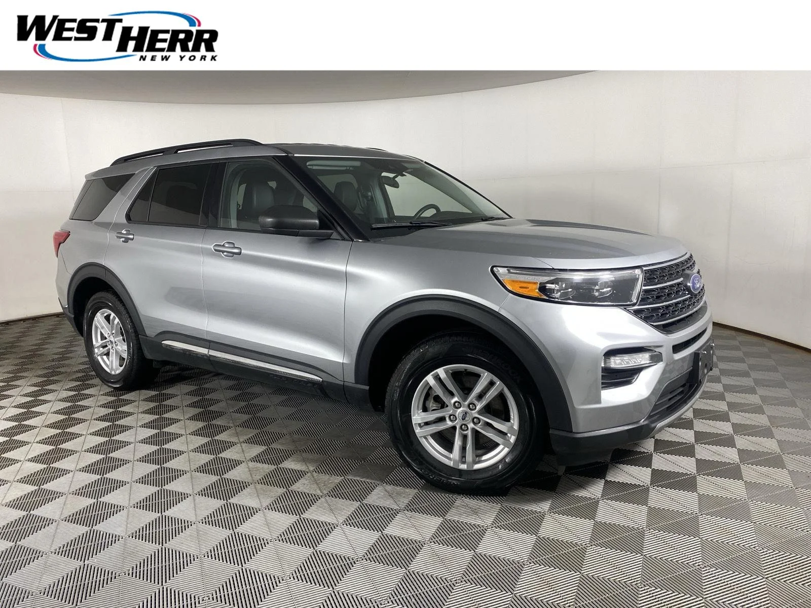 Used 2023 Iconic Silver Ford XLT image 1
